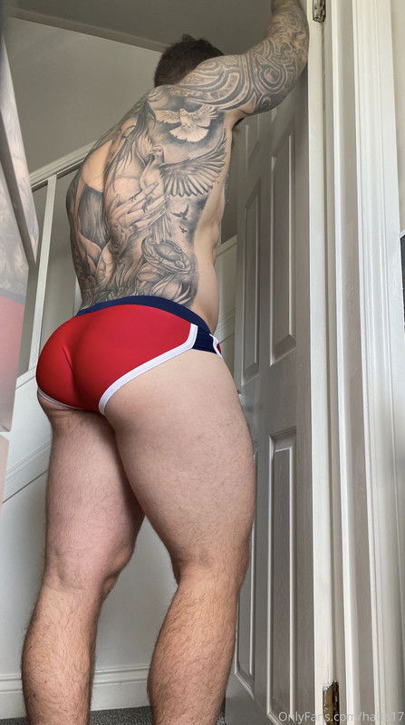 Sensational brutal personal trainer Chris Hatton Nudes
0