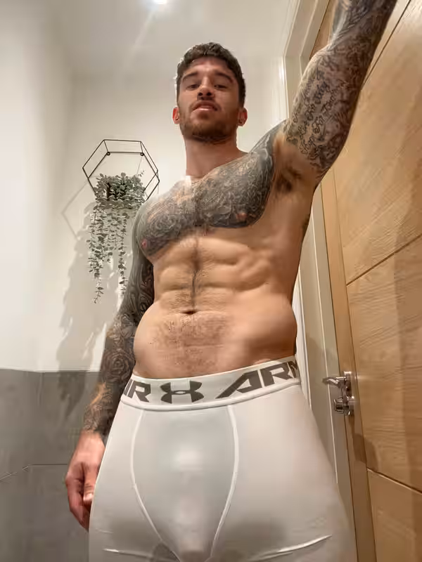 Sensational hairy personal trainer Chris Hatton onlyfans leaked pics premium video
0