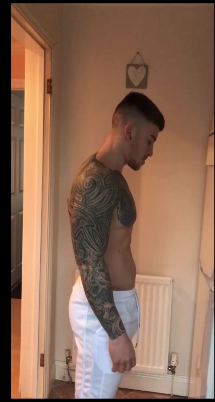 Sensational manwhore tattooed Chris Hatton onlyfans pics full vid
0