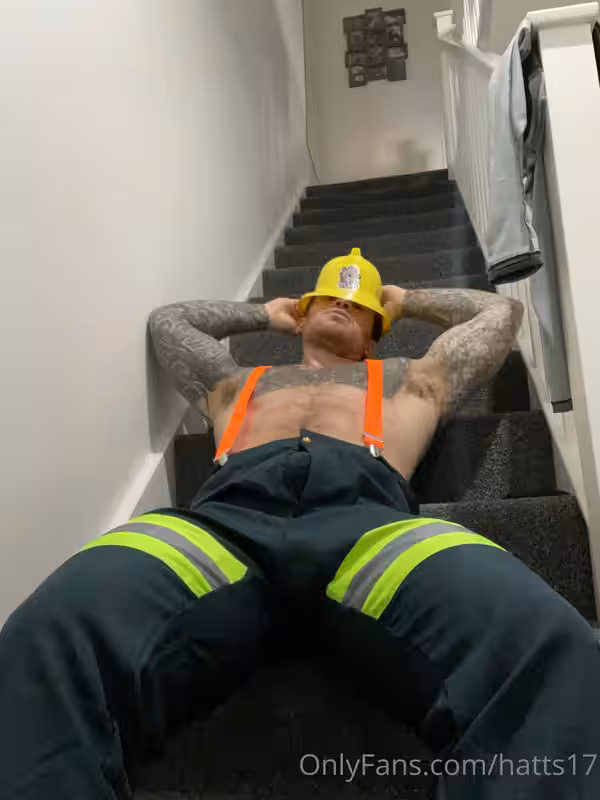 Sensational Self-assured personal trainer Chris Hatton nude porn leak
0