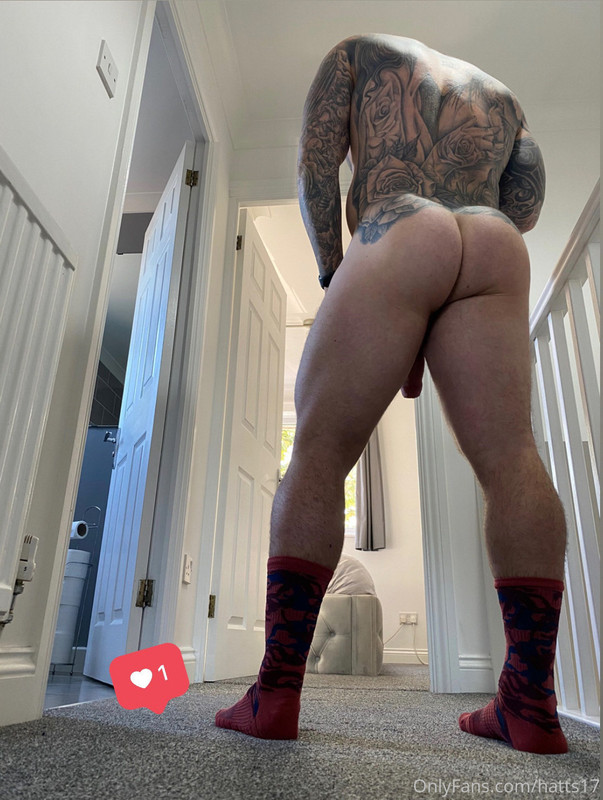 sexy personal trainer Chris Hatton nude pecs
0