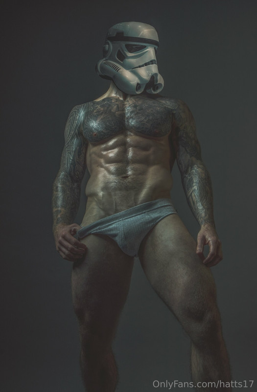 Skilled jerking off personal trainer Chris Hatton leaked xxx
0