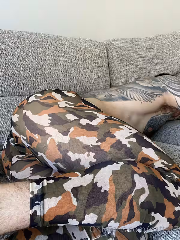 Skilled personal trainer Chris Hatton   EXPOSED
0