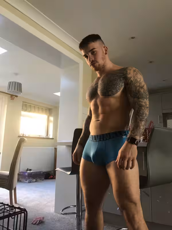 tattooed personal trainer Hatts17 Patreon leak
0