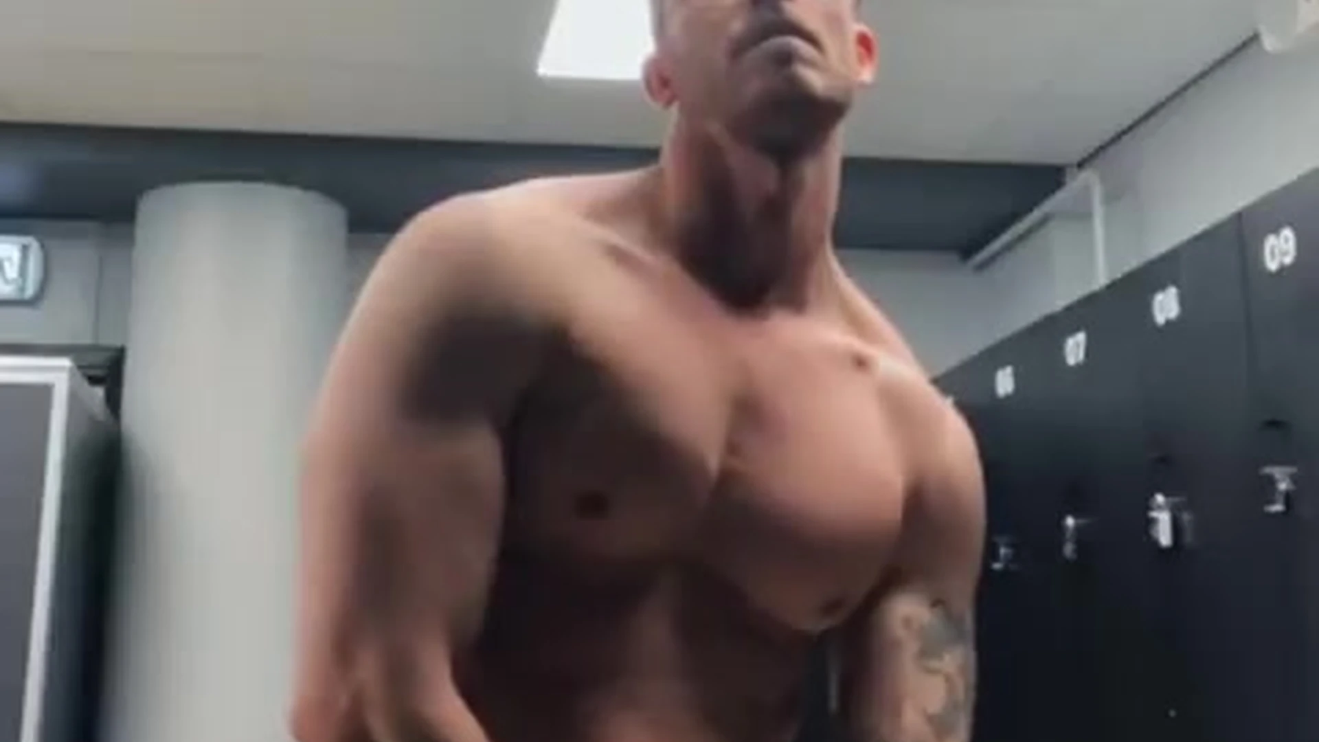 Exposed personal trainer Christian Edvard Halberg Onlyfans nude
0