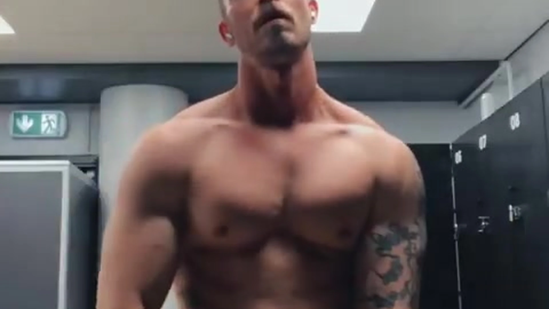 Skilled photographer Christian Edvard Halberg XXX video full
0