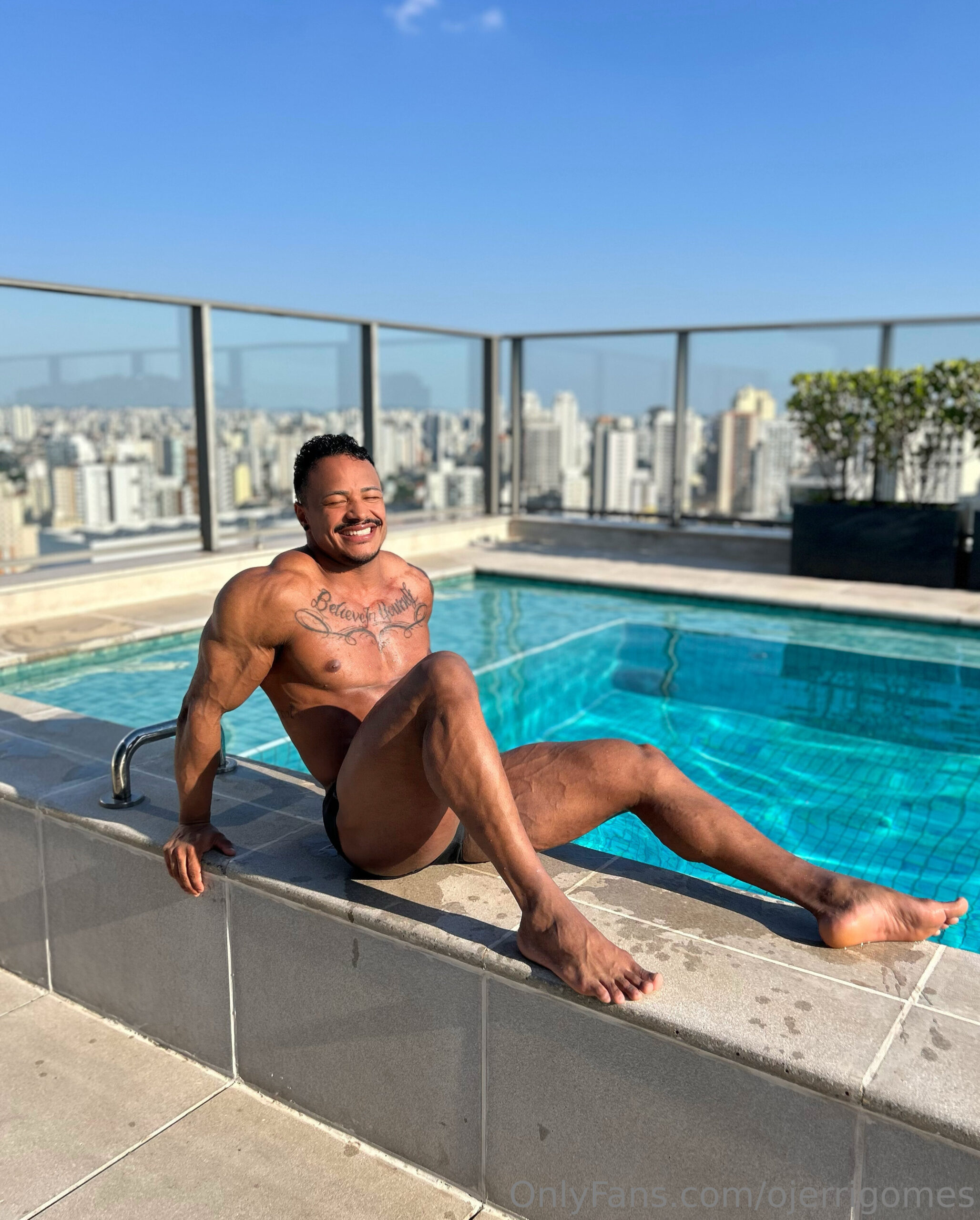 Affable  brazilian JÉRRI GOMES leaked pics
0