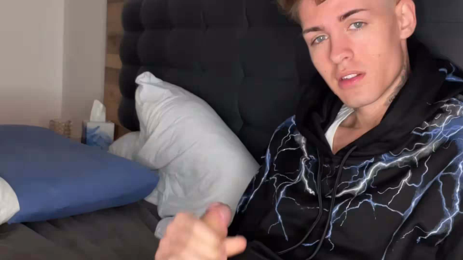 Babe jerking off lucashall99 Lucas Hall onlyfans porn
5