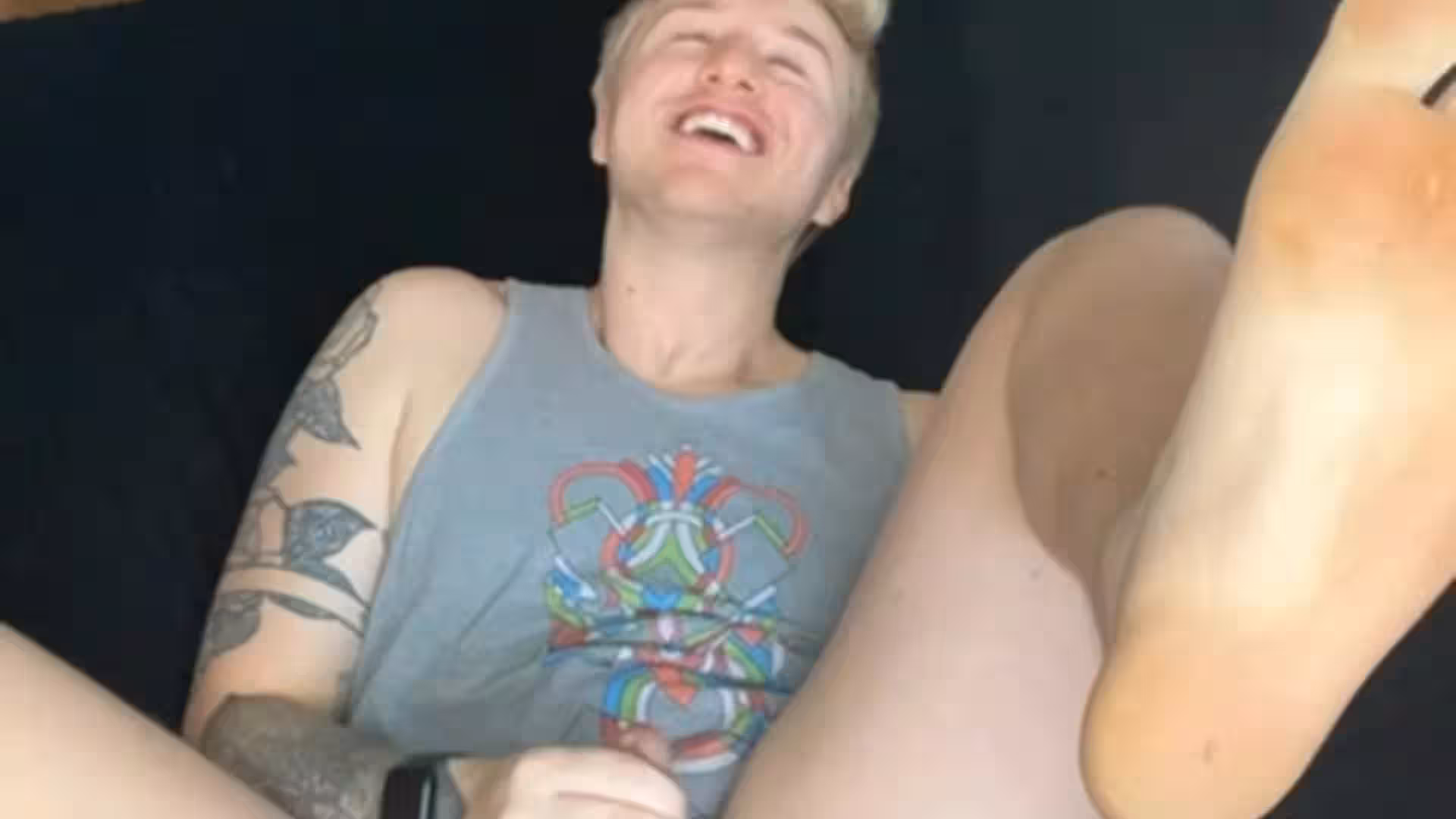 CODYGUNZXXX Had to use my dildo today
0