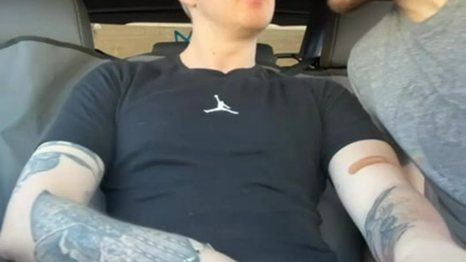 CODYGUNZXXX It’s been so nice we had to go have fun in the car
3