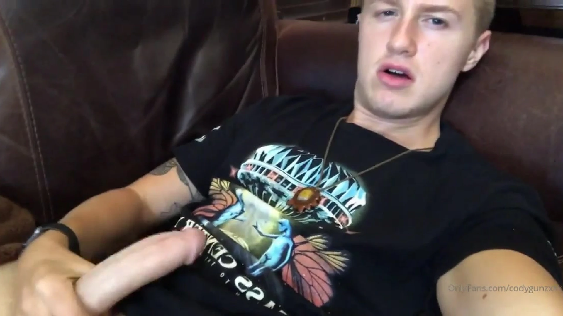 CODYGUNZXXX Jerking
4