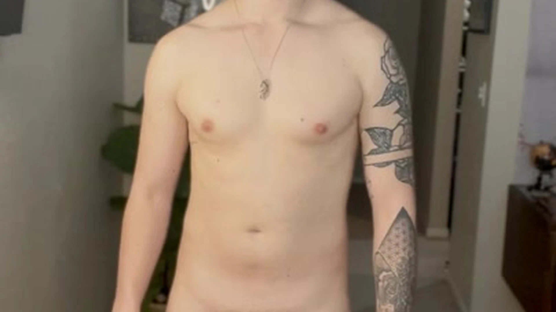 CODYGUNZXXX Know you want this cock
0