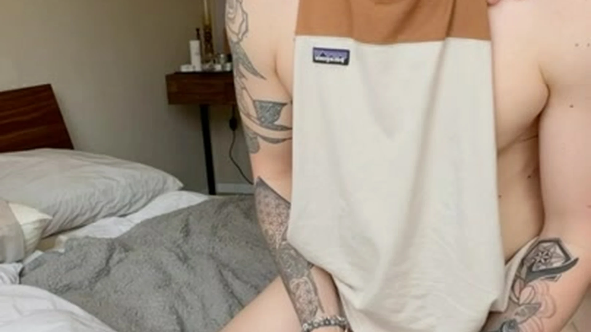 CODYGUNZXXX Lol he came so fast in the last position
0