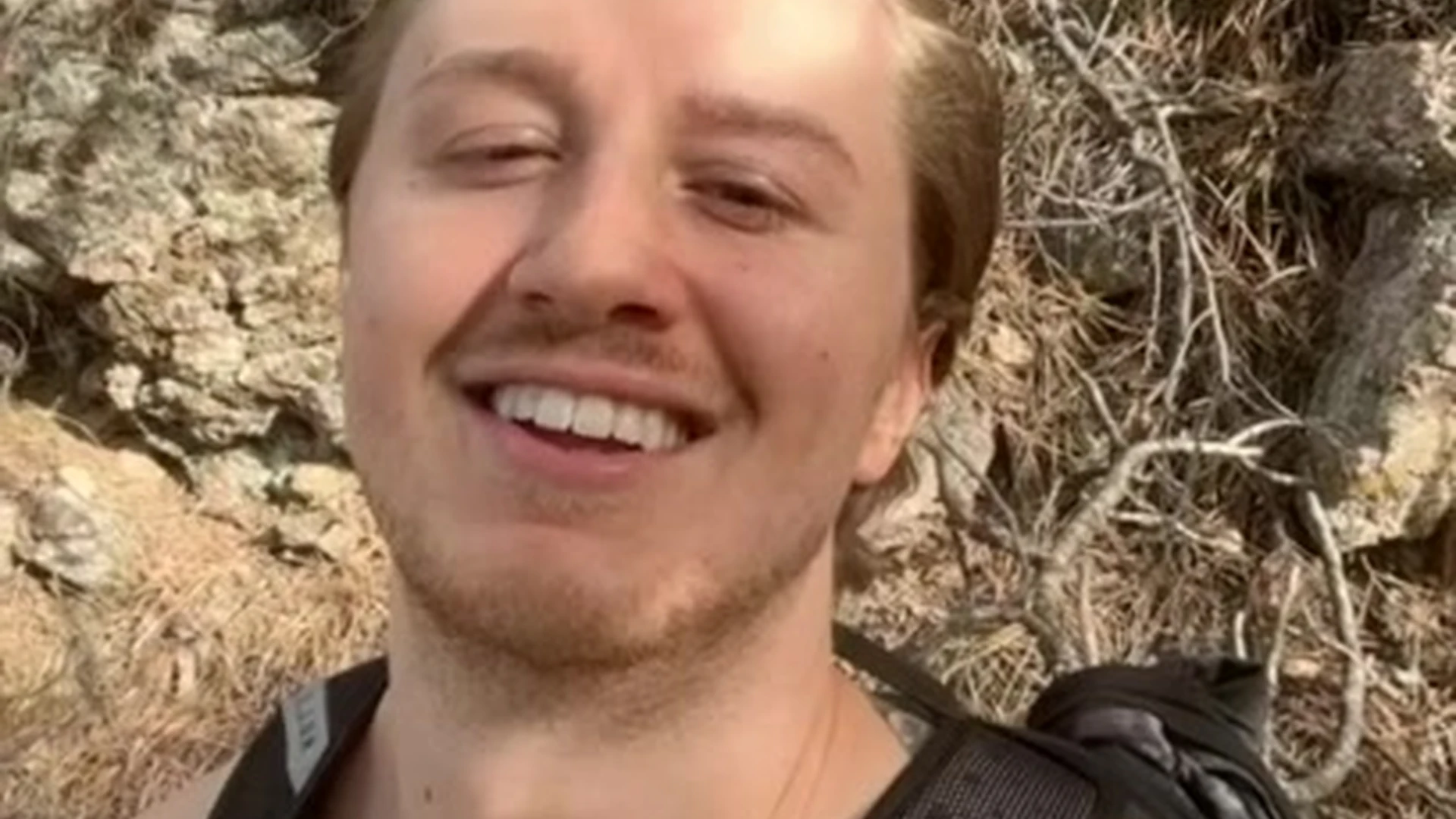 CODYGUNZXXX Love feeding him outdoors
0