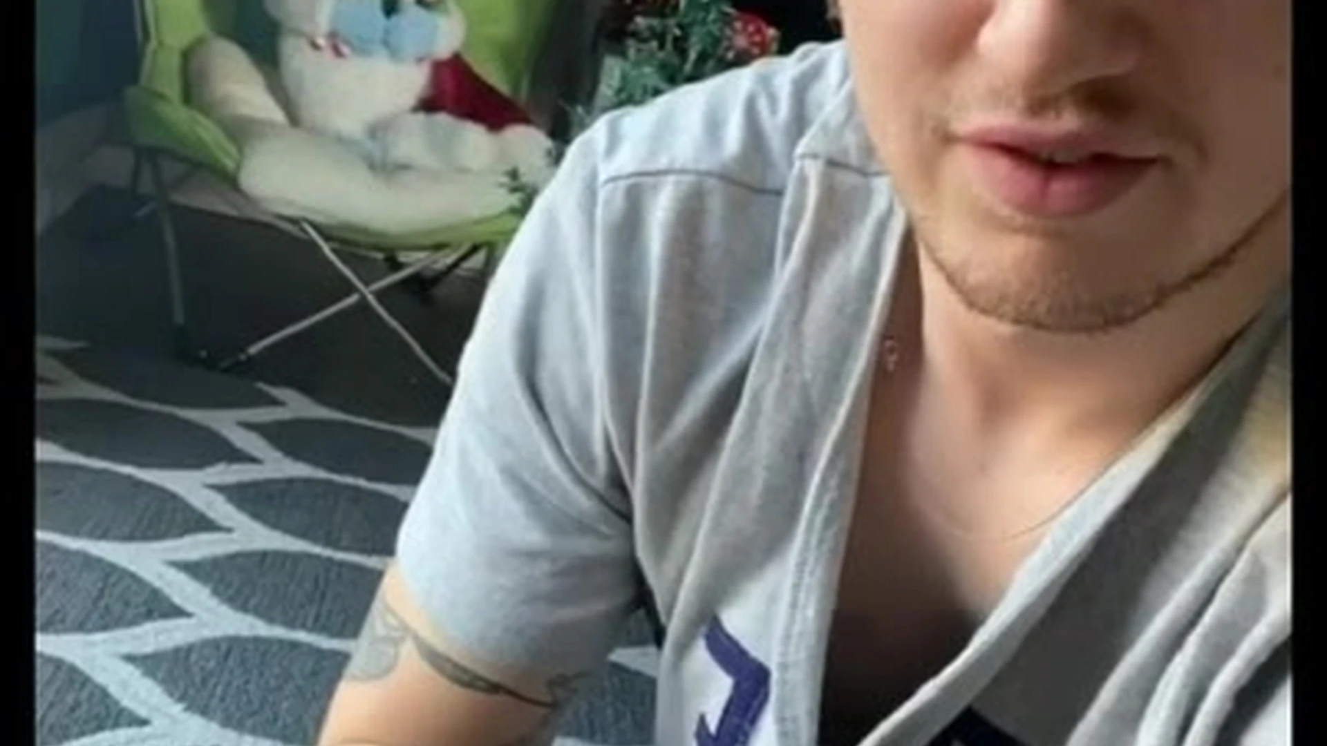 CODYGUNZXXX Love when I get to suck this sexy cock
3