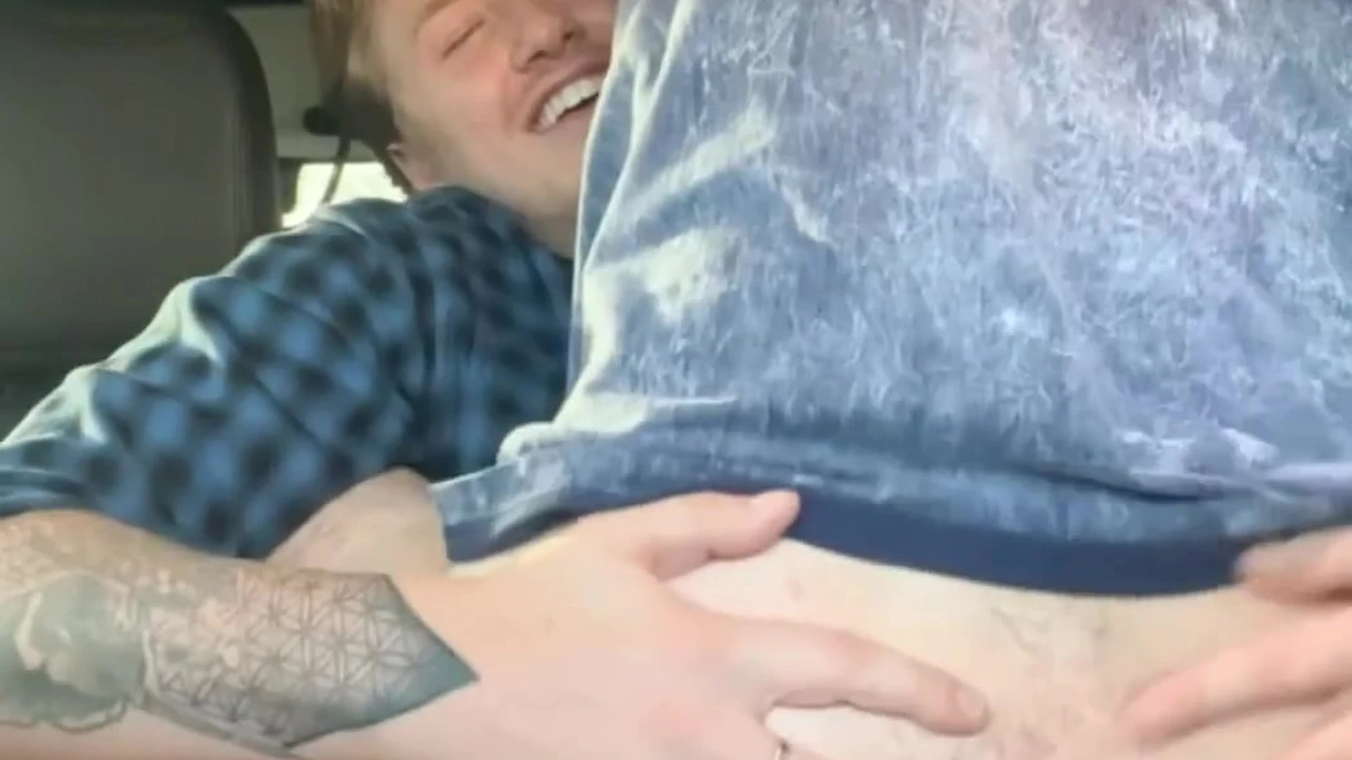 CODYGUNZXXX Love when my cum drips out of his hole
0