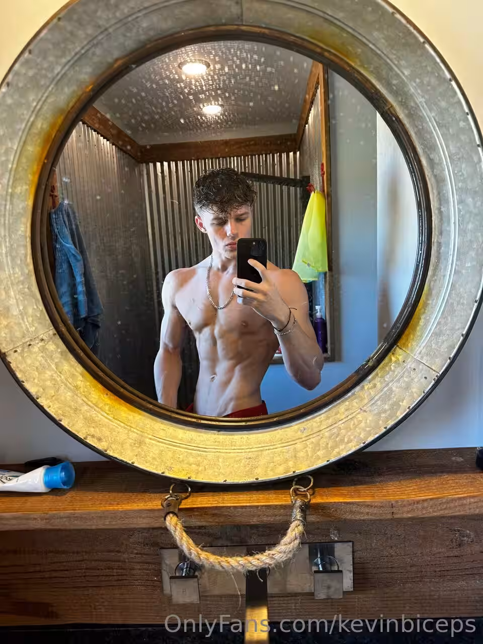 cumming kevinbiceps abs  Exposed
7