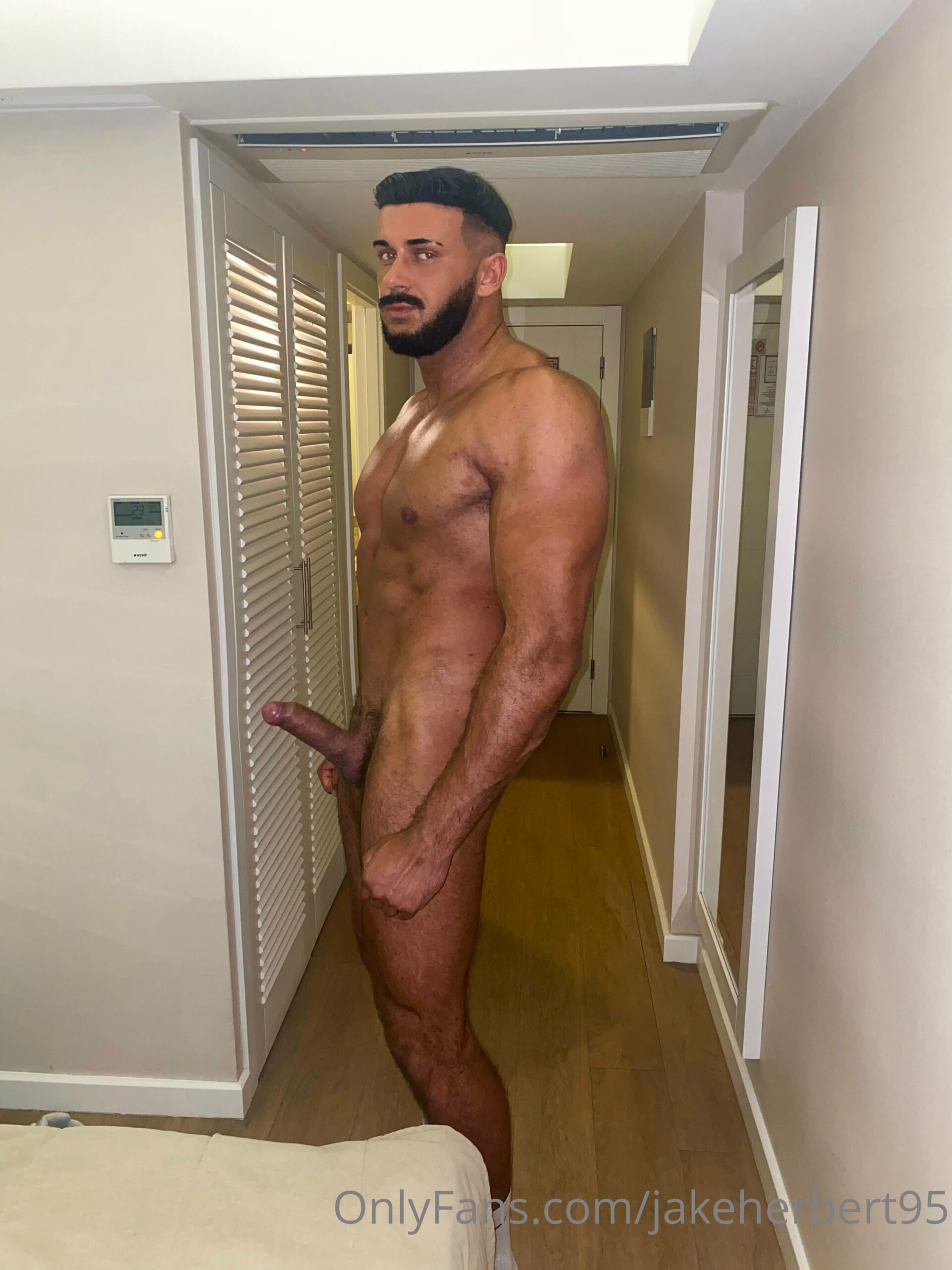Epic cum Jake Herbert leaked sextape
0