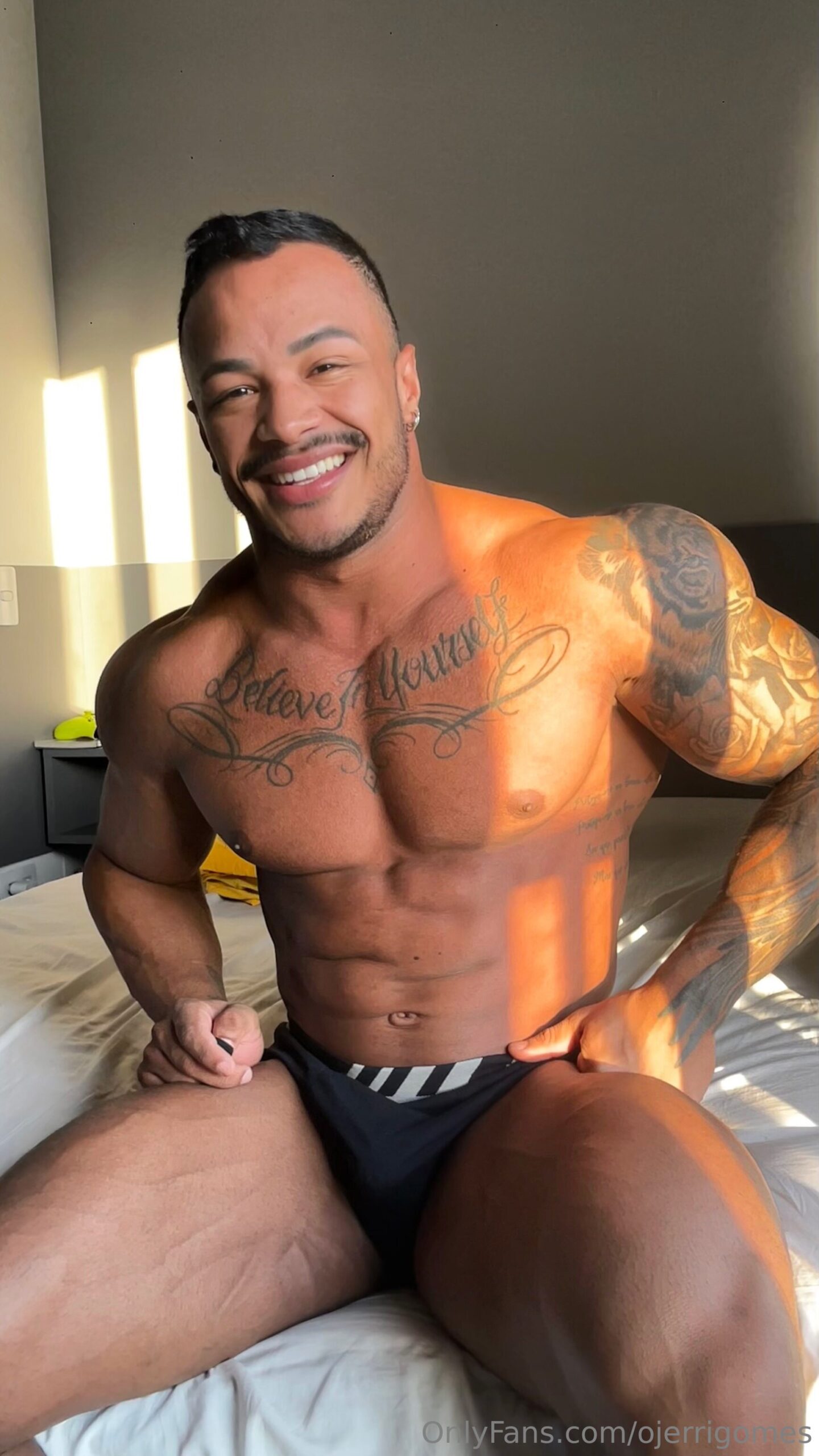 Epic muscular latino JÉRRI GOMES   Video
0