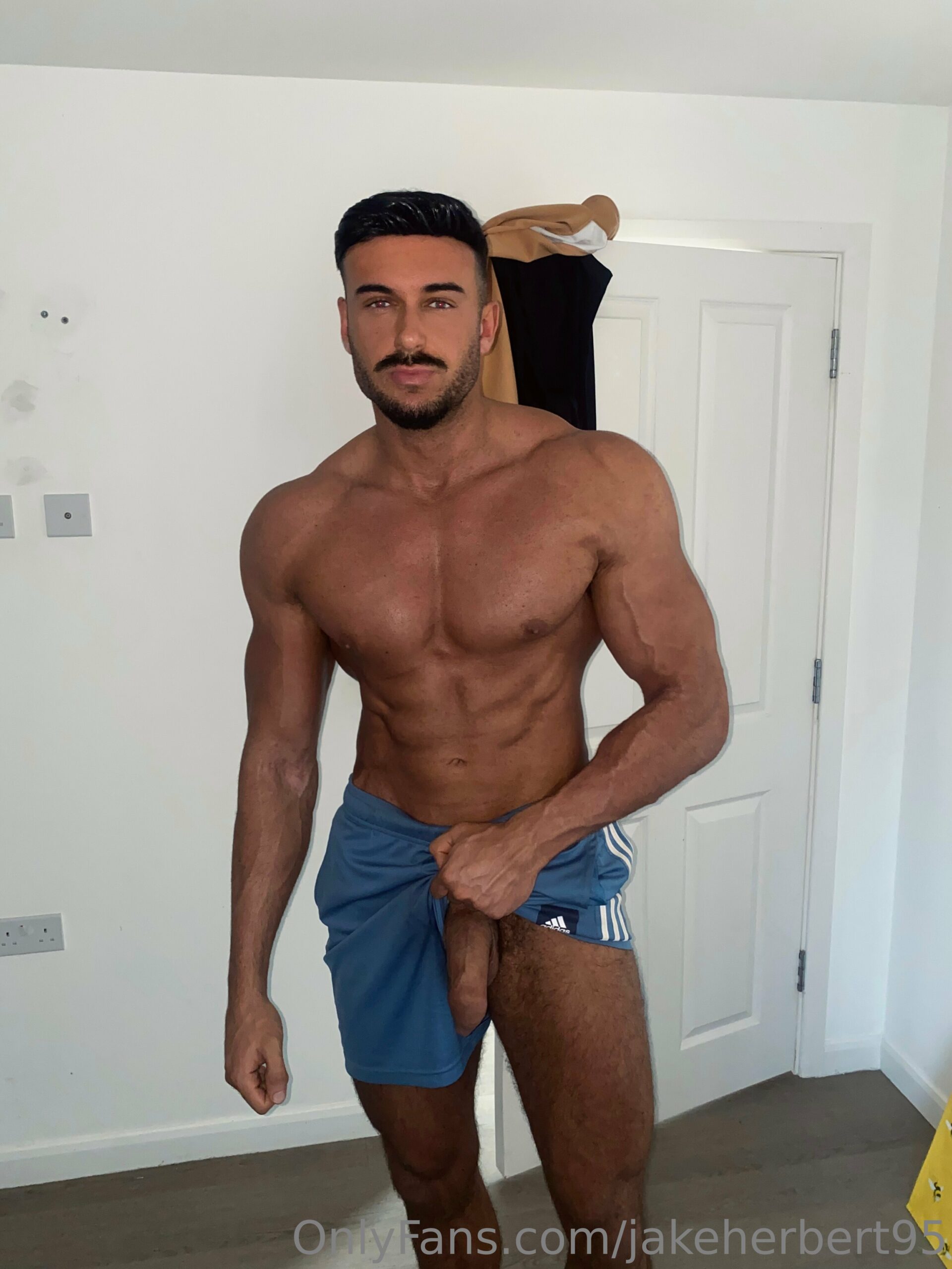 Exposed english Jake Herbert
2
