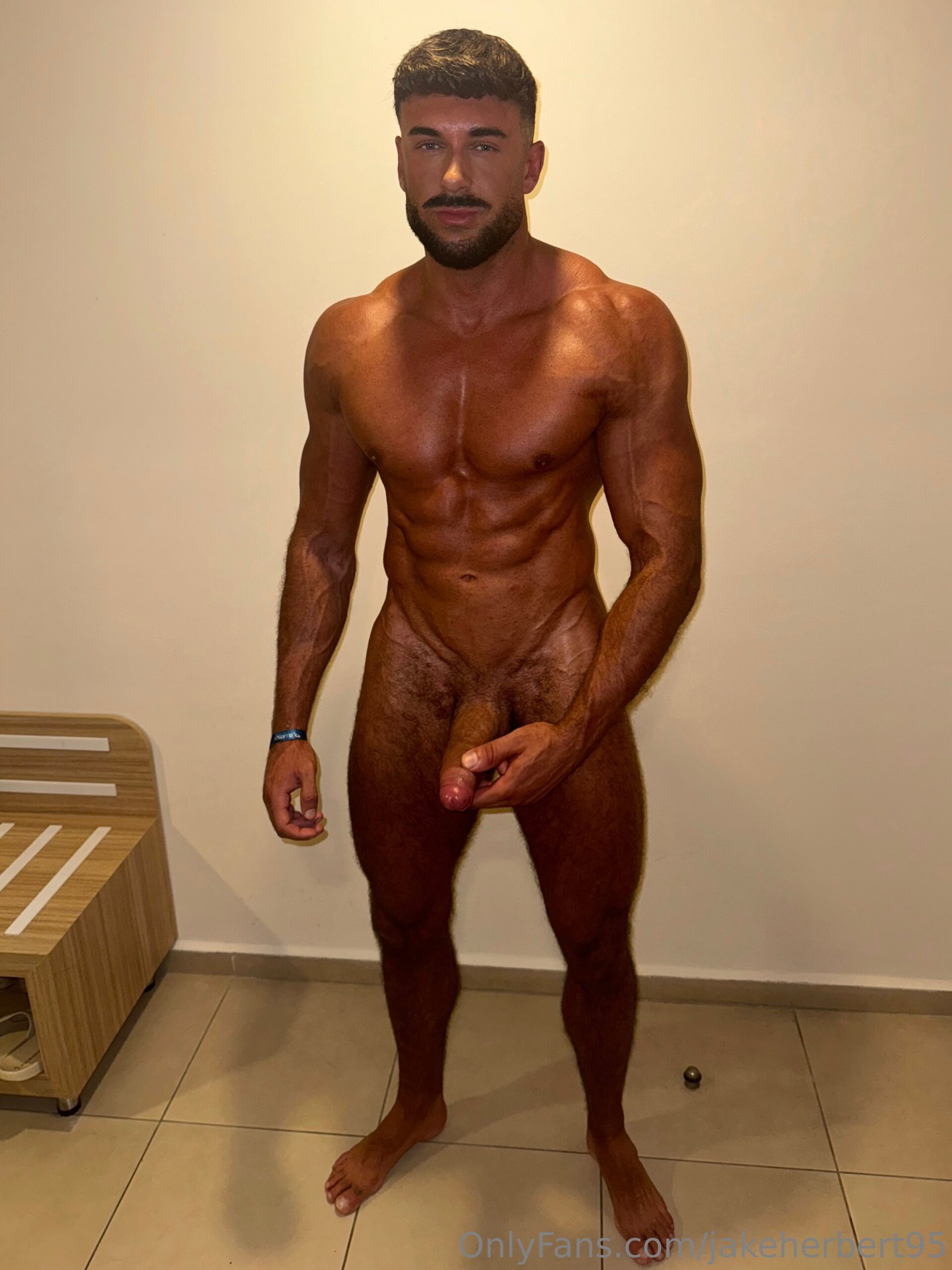 HUNG british jakeherbert95 Fansly leaks Clip Exposed
1