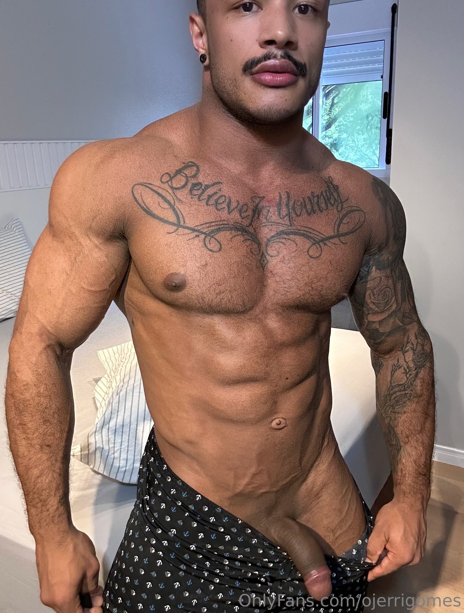 hunk JÉRRI GOMES ass
0