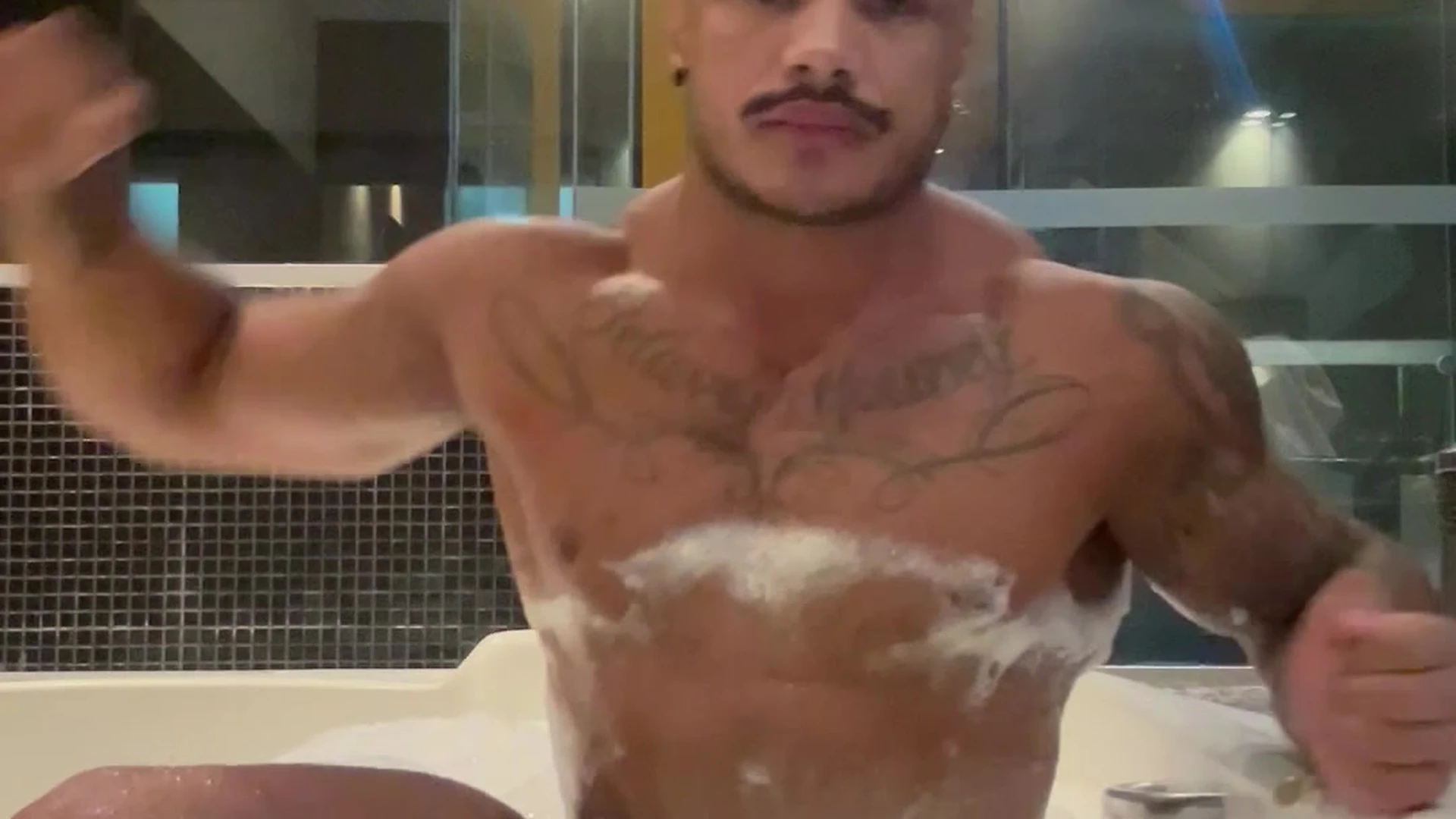 latino ojerrigomes big pecs
0
