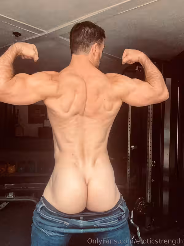 personal trainer eroticstrength fapello
3
