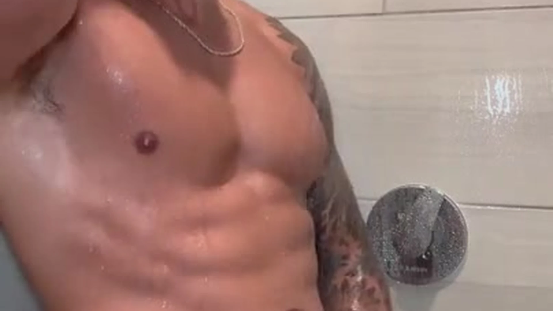 Reality TV Star Tony Alejandro tonyalejandro Horny Shower Jerk
0
