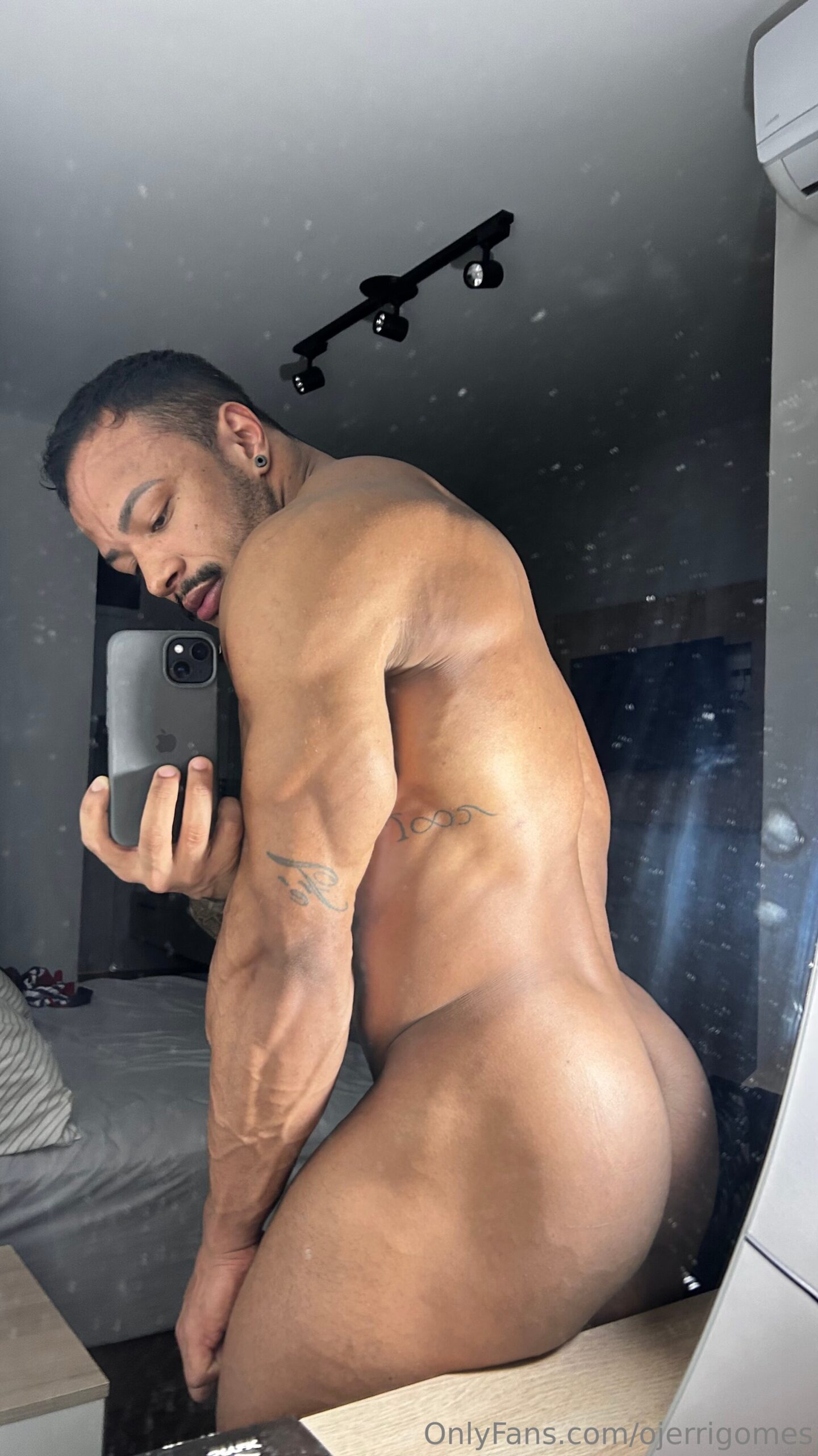 slutty babe hunk JÉRRI GOMES Nude leaks Exposed
0