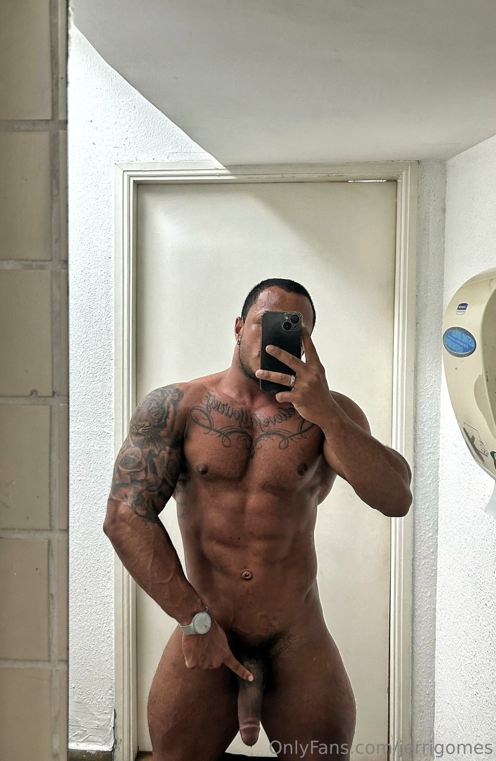 Empowered hunk jerrigomes sextape
0