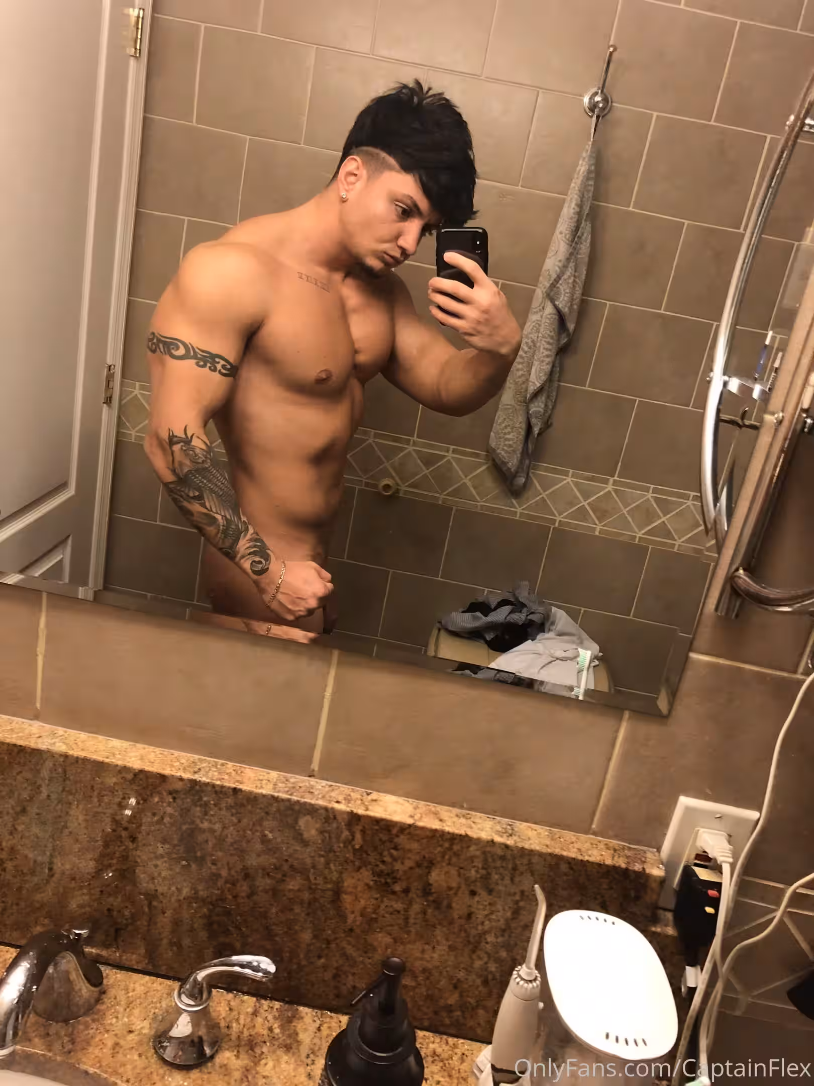 Epic fucktoy verbal captainflex of EXPOSED
0