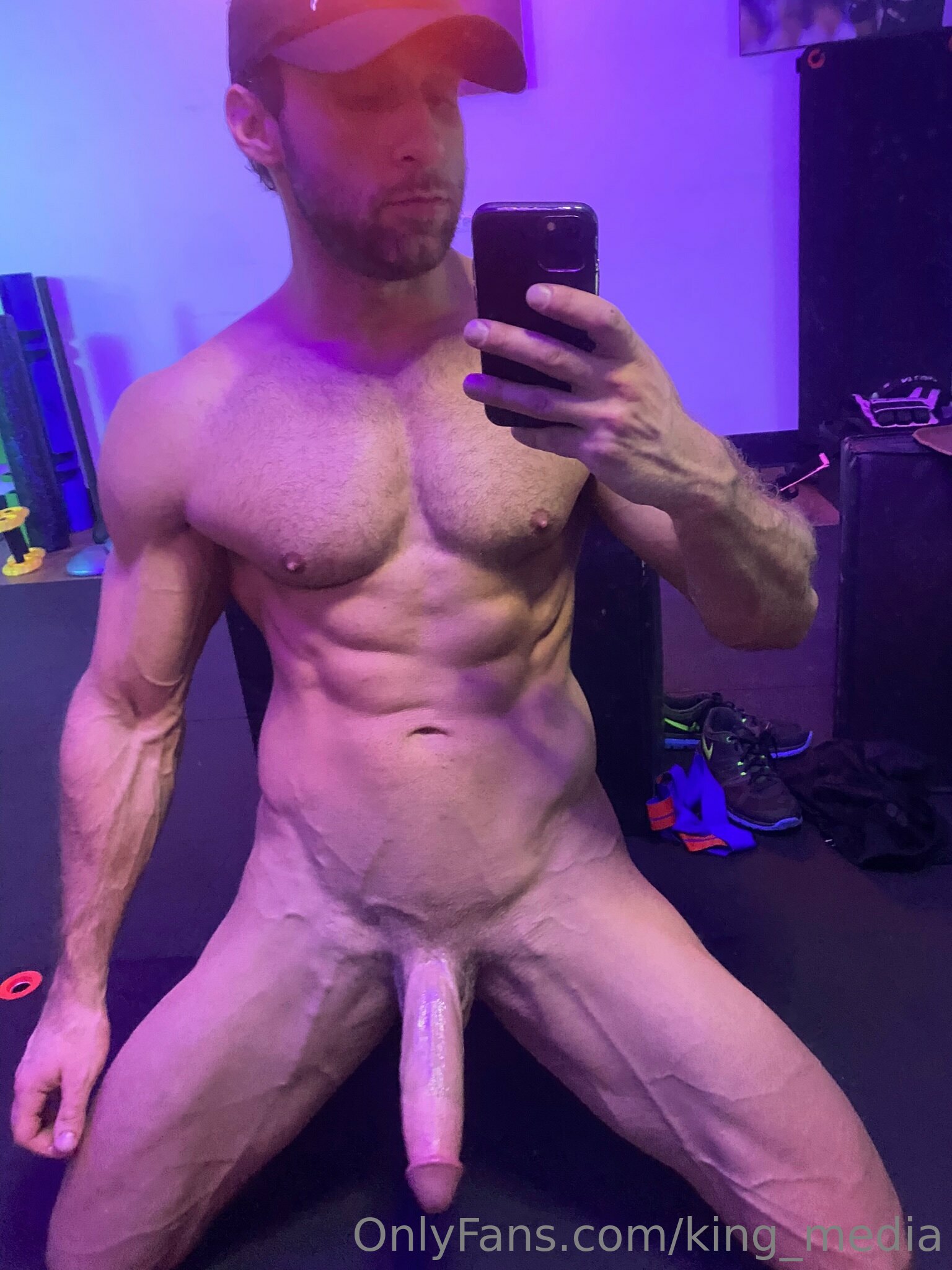 Exposed hunk domking nude
0