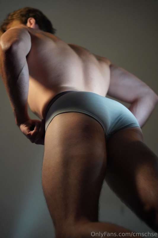 gorgeous playing with himself jock cmschse naked pics
0