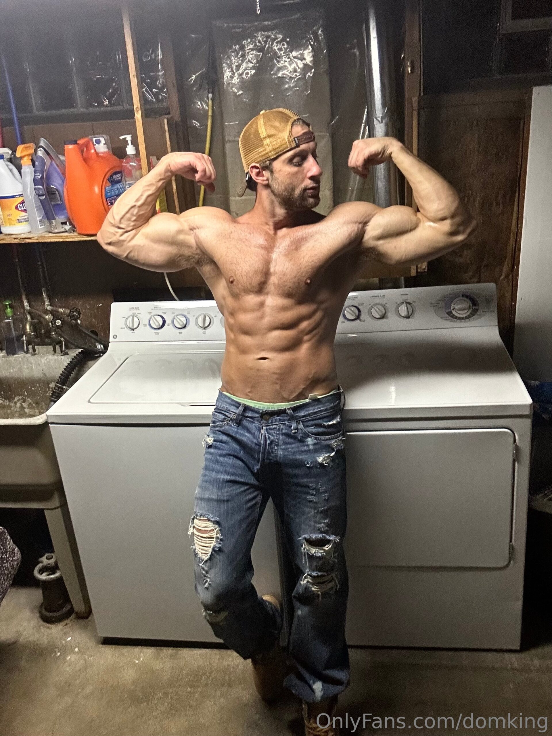 hunk Dom King Fansly leaks Sensational
0