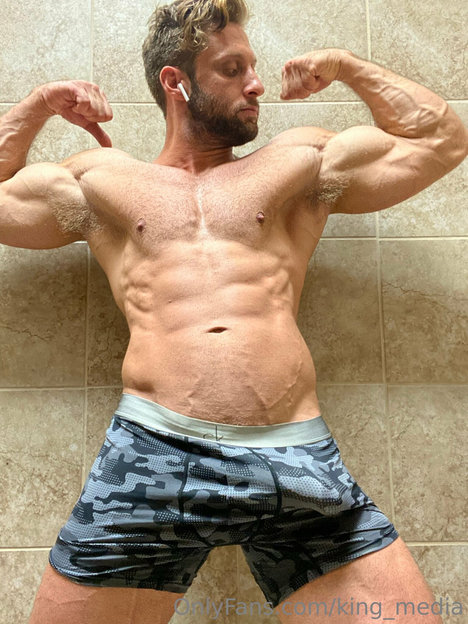 hunky catgentleman Dom King nude hunk Epic
1