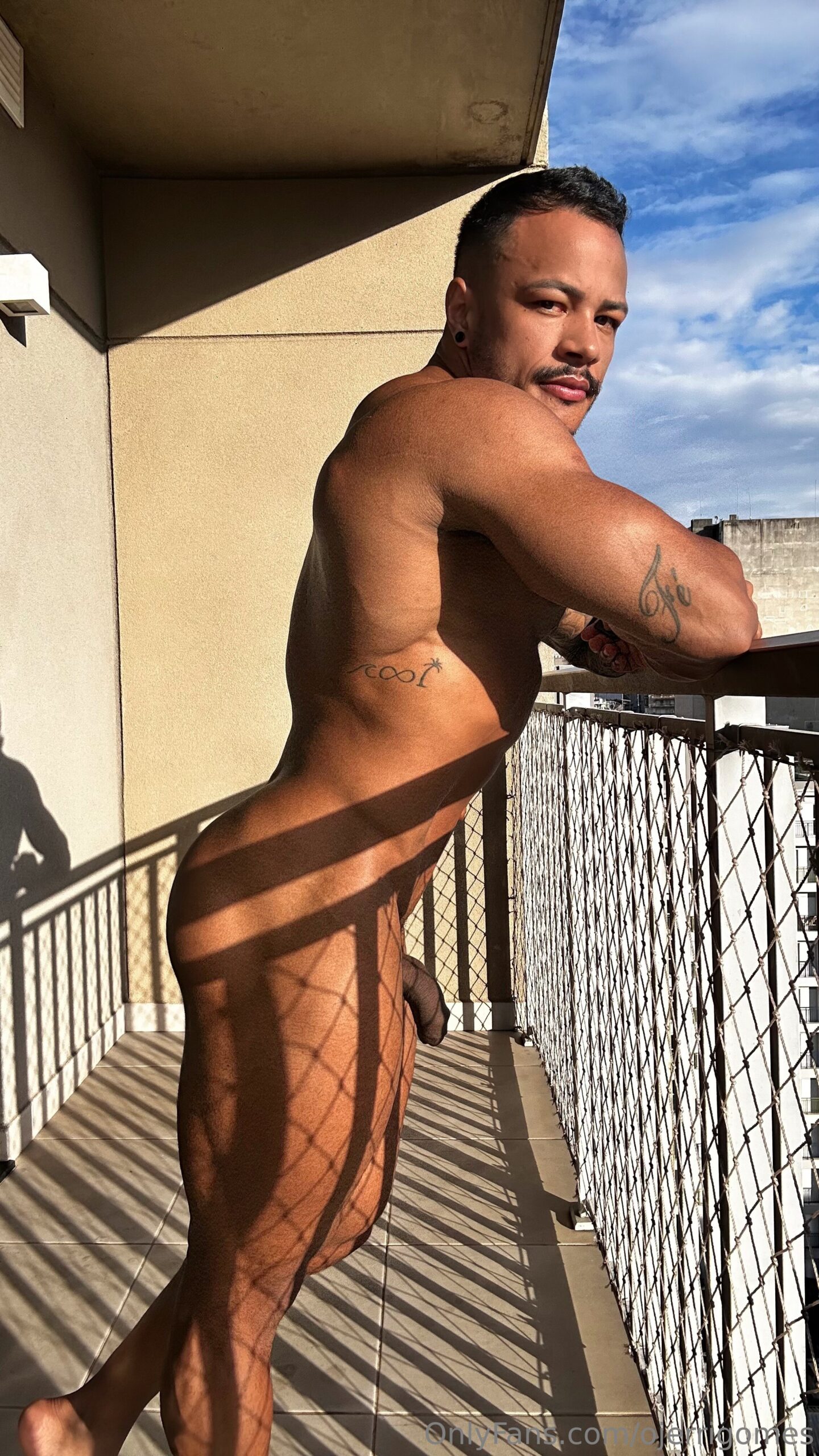 Magnetic  hunk JÉRRI GOMES Patreon leak
0