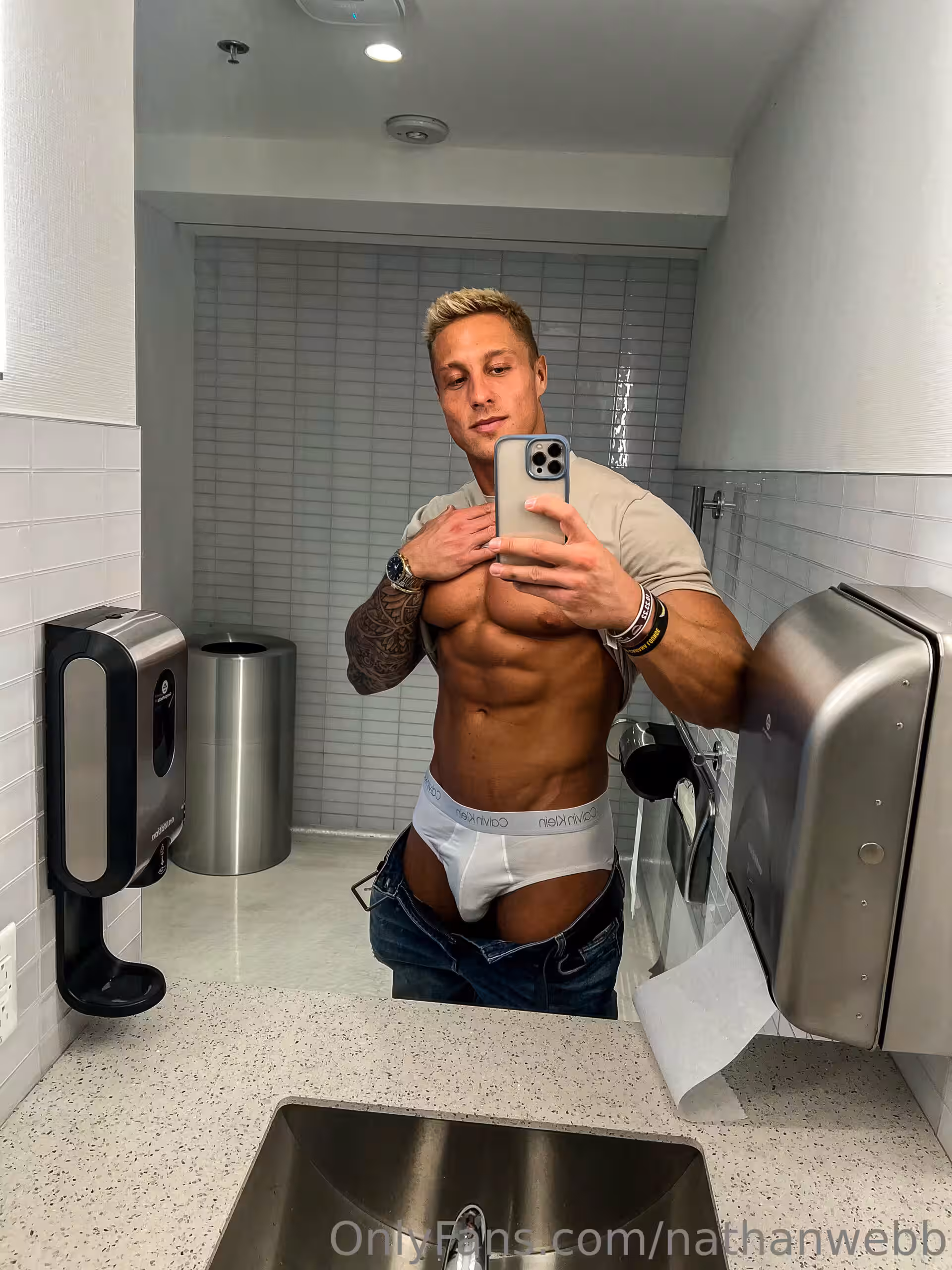 Resolute playing with himself daddy Nathan Webb onlyfans leak
8