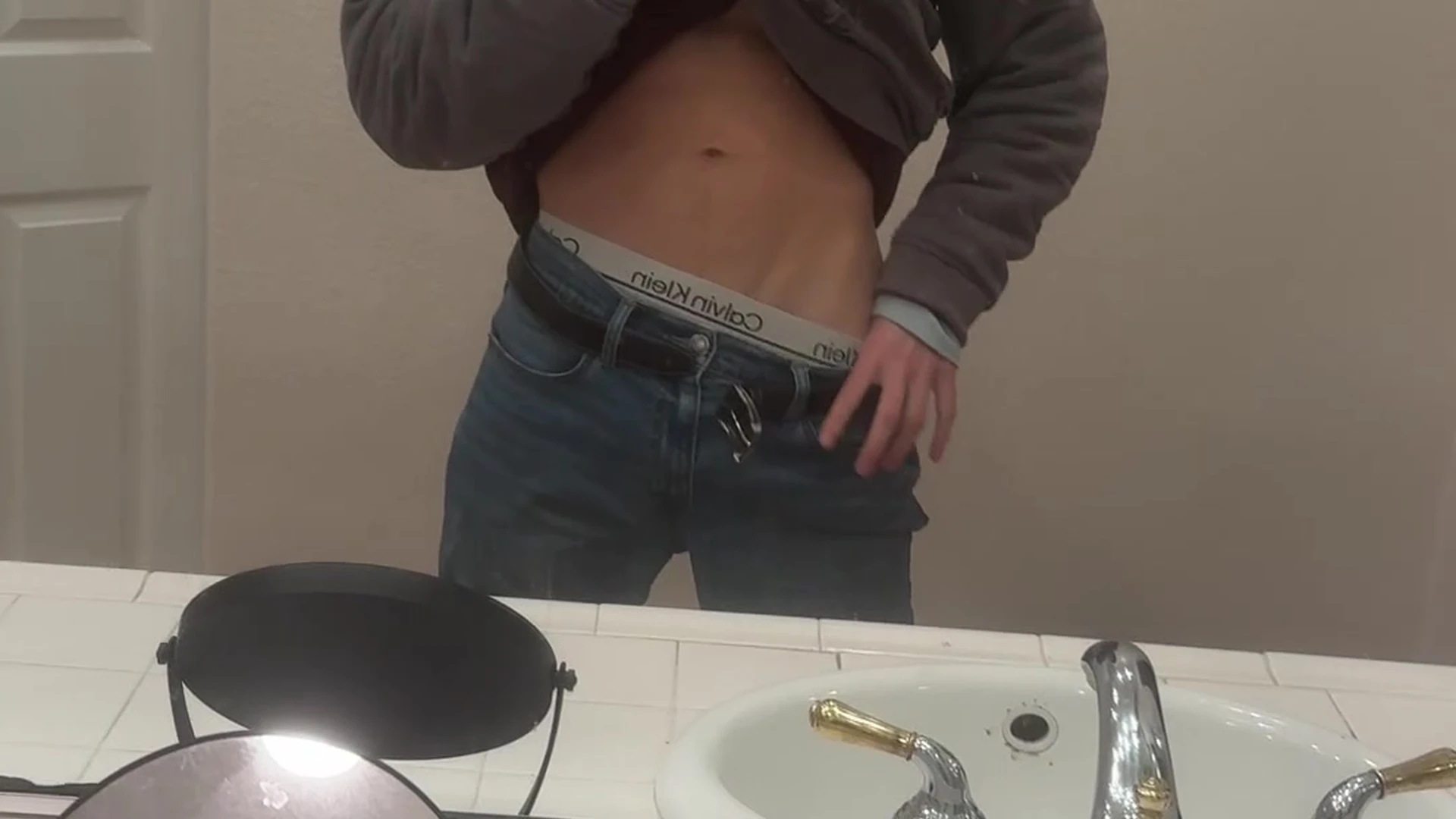 Sensational muscular FITNESS MODEL cjclarkofficial nude cock
0