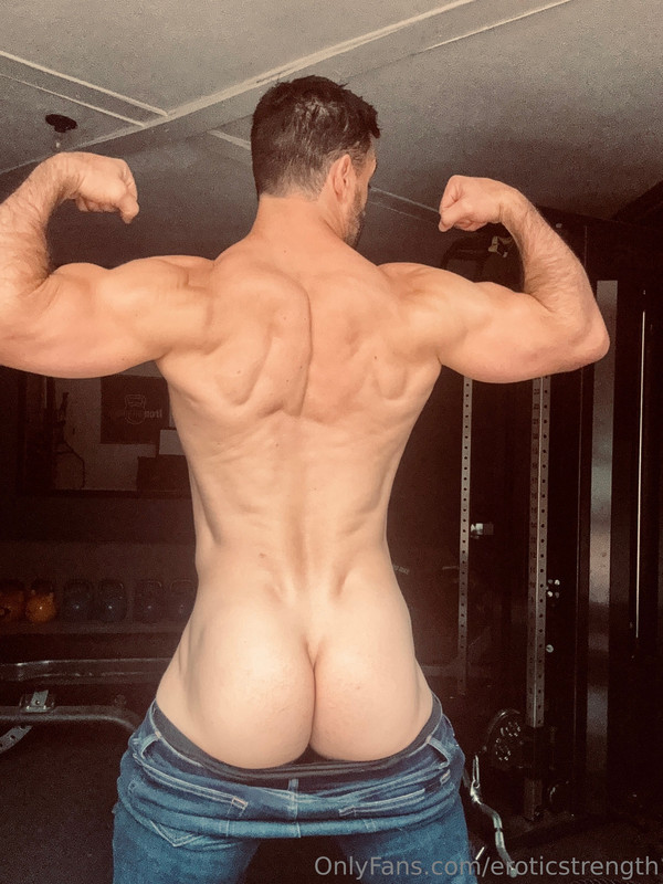 personal trainer eroticstrength fapello
13