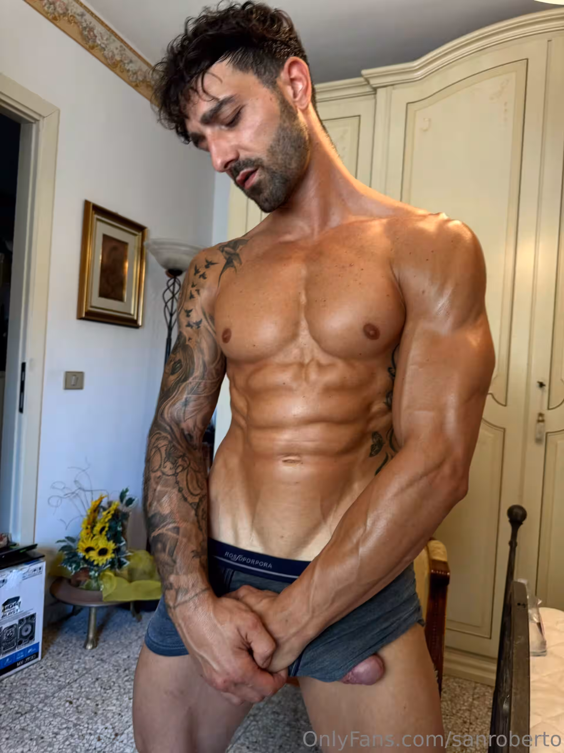 Assertive playing with himself italian sanroberto nude pic
0