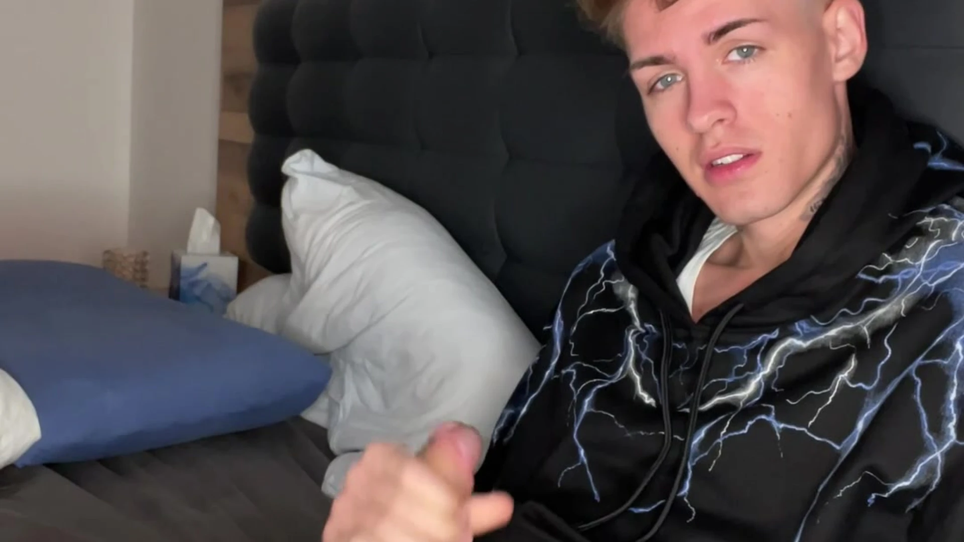 Babe jerking off lucashall99 Lucas Hall onlyfans porn
15