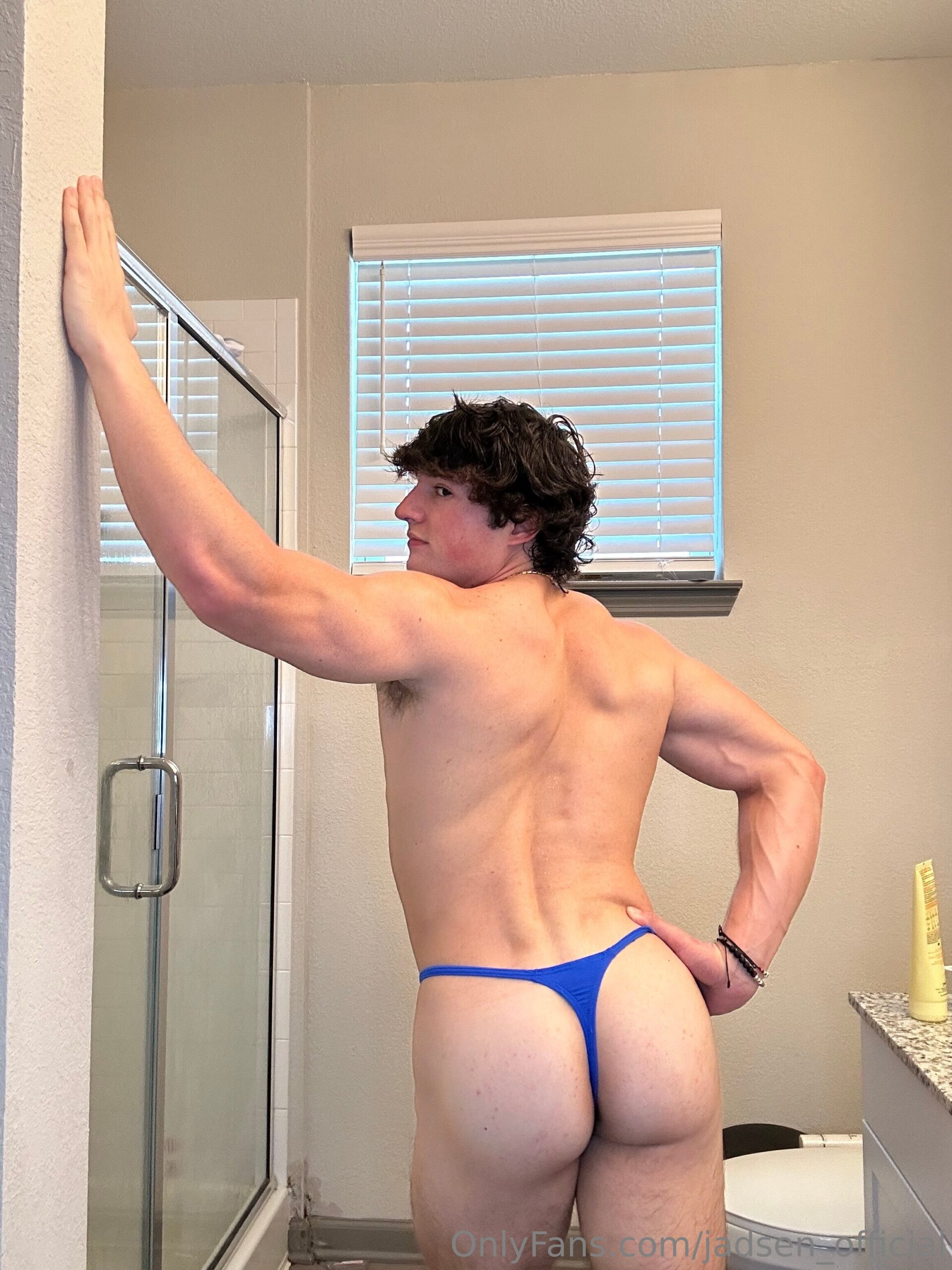 brave beefy Jadsen porn pic
0