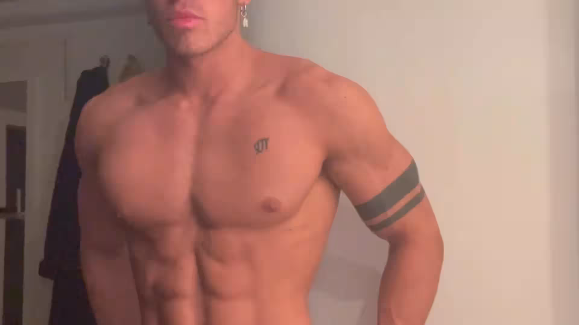 Courageous big cock martynlifts   full vid
13