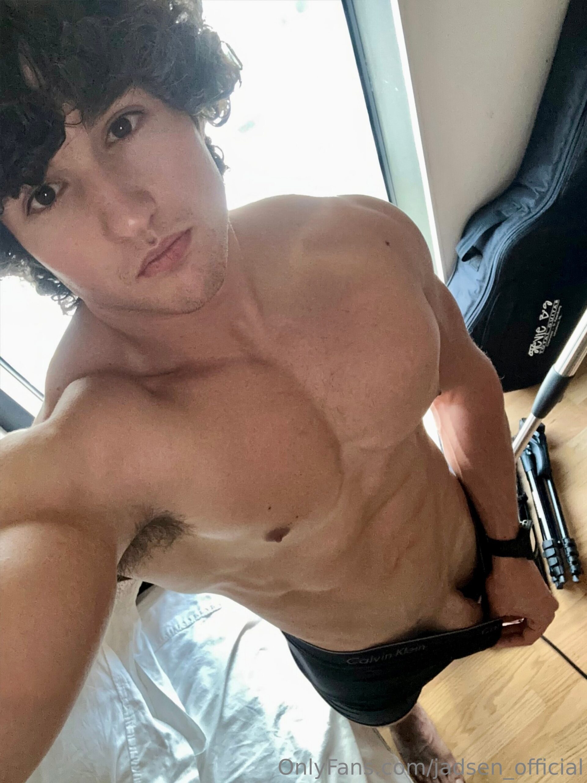 curly haired Jadsen nude Full Clip
0