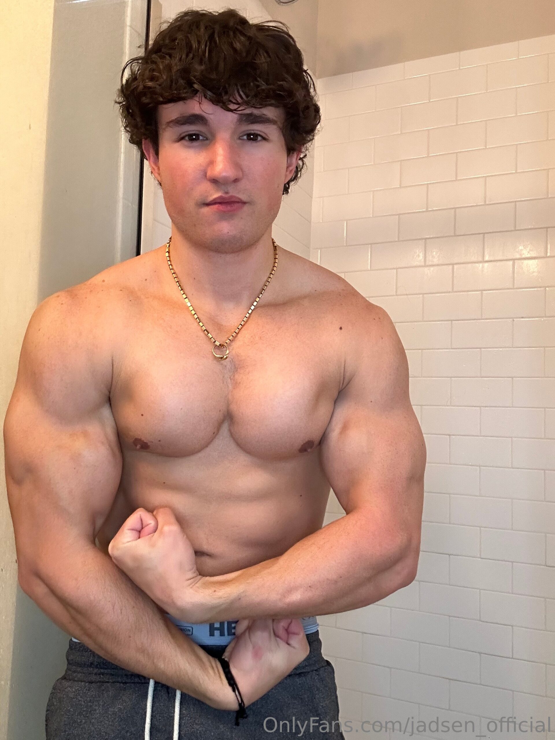 curly haired Jadsen onlyfans nude Exposed
2