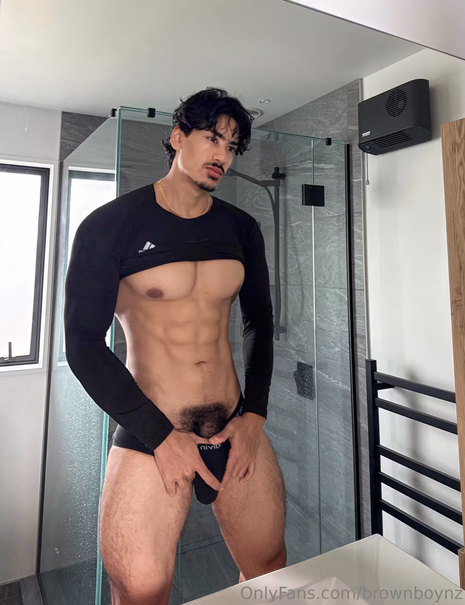 cute Maori brownboyfitt  huge pecs
4