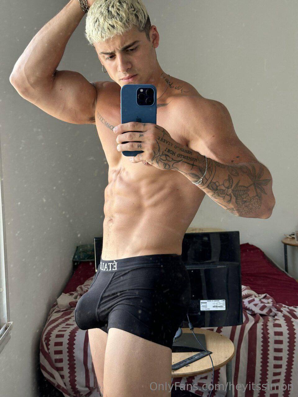 Devoted chulísimo heyitssimon hunk full vid
0