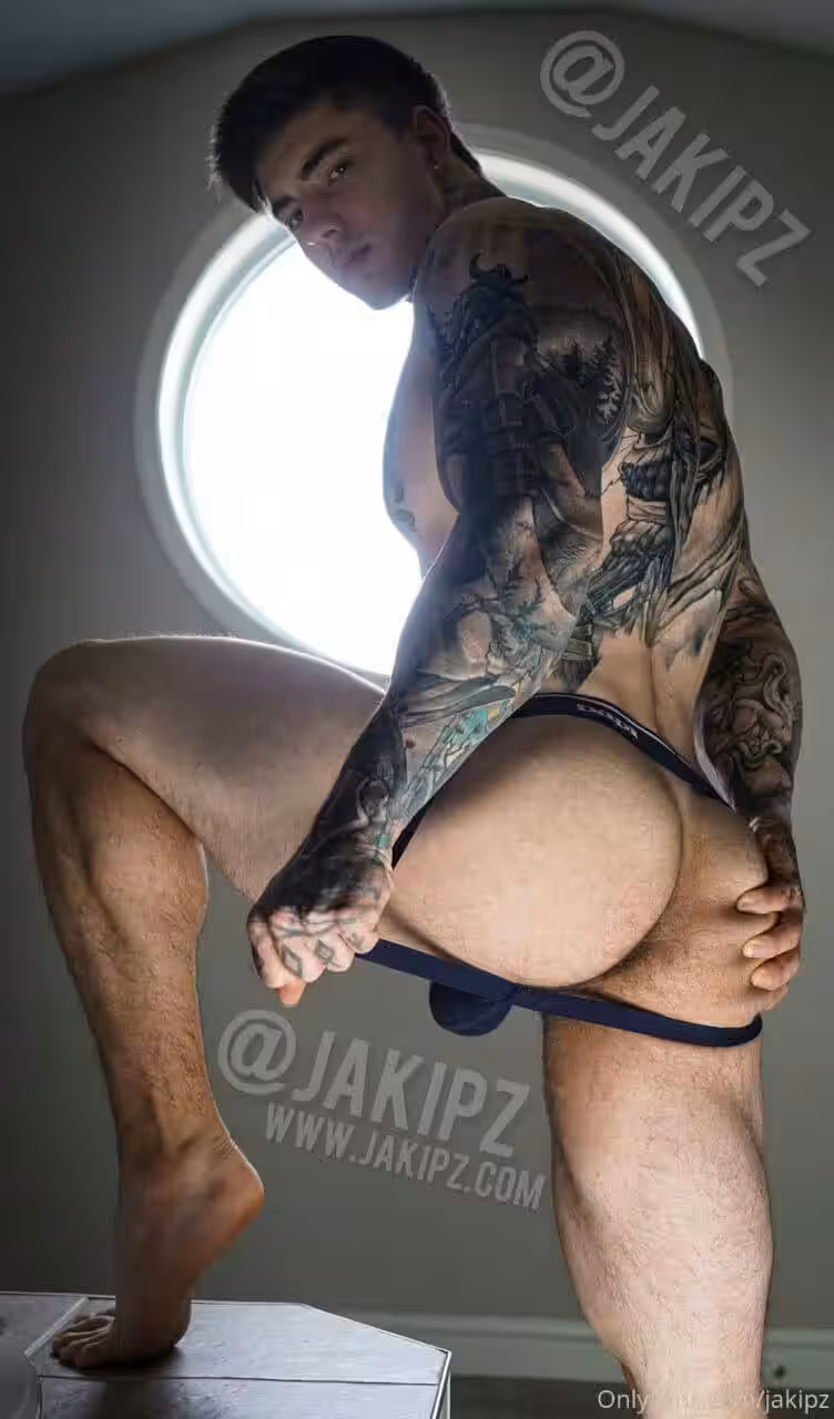 dirty jerking off huge cock Jake Andrich only fans
0