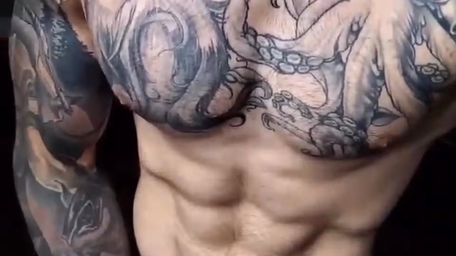dirty talk Jake Andrich  huge pecs Sensational
5
